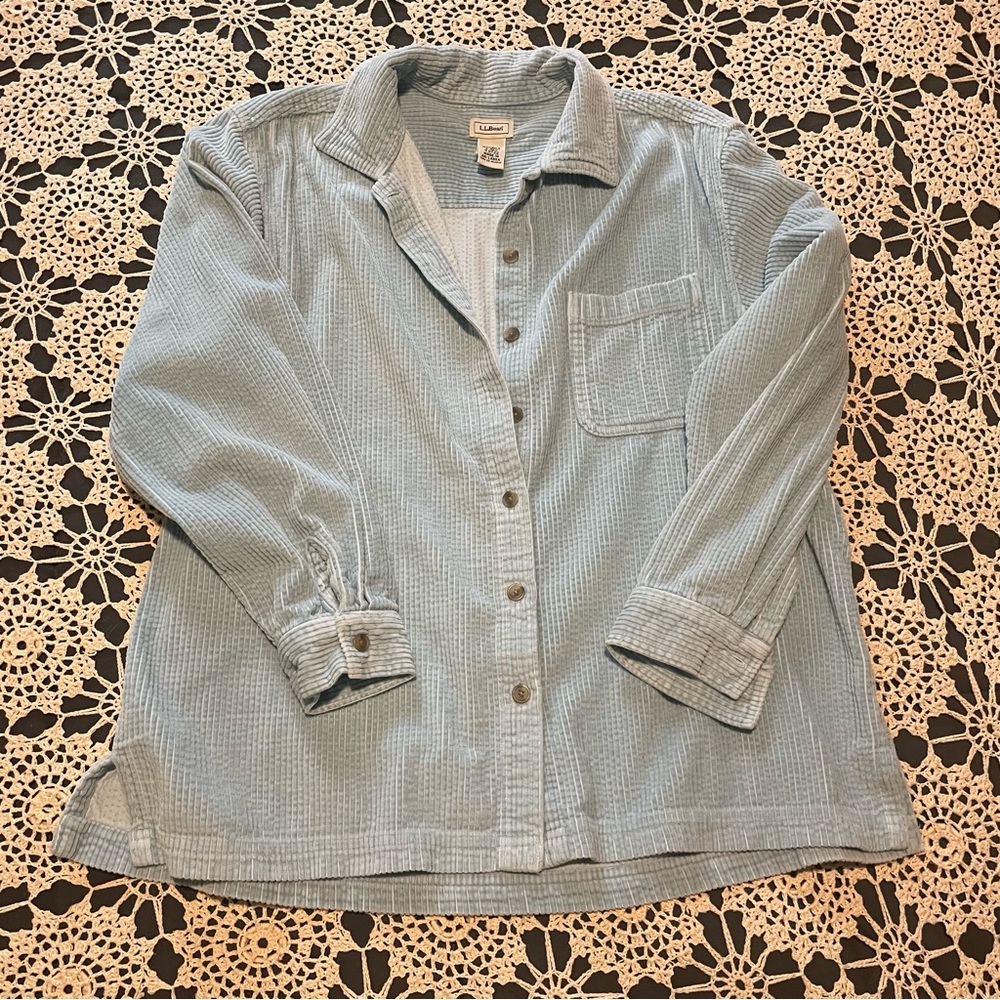 Vintage L.L Bean baby blue corduroy button up shacket. Size L